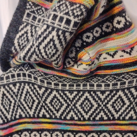 Colorful Patterned Knit Cardigan - Picture 5 of 8